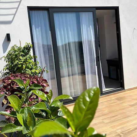 Del Mare Hotel Sarande Bagian luar foto
