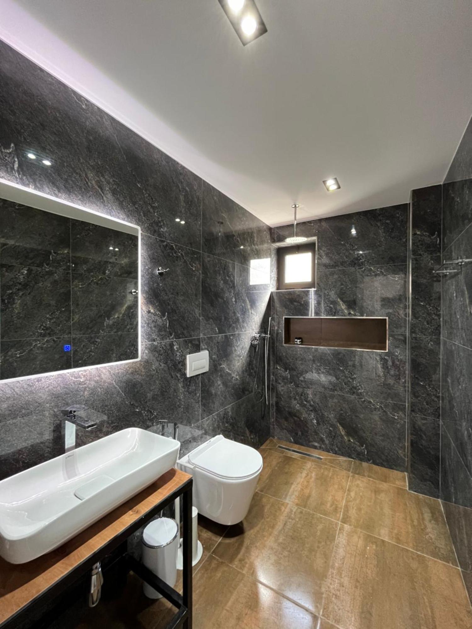 Del Mare Hotel Sarande Bagian luar foto