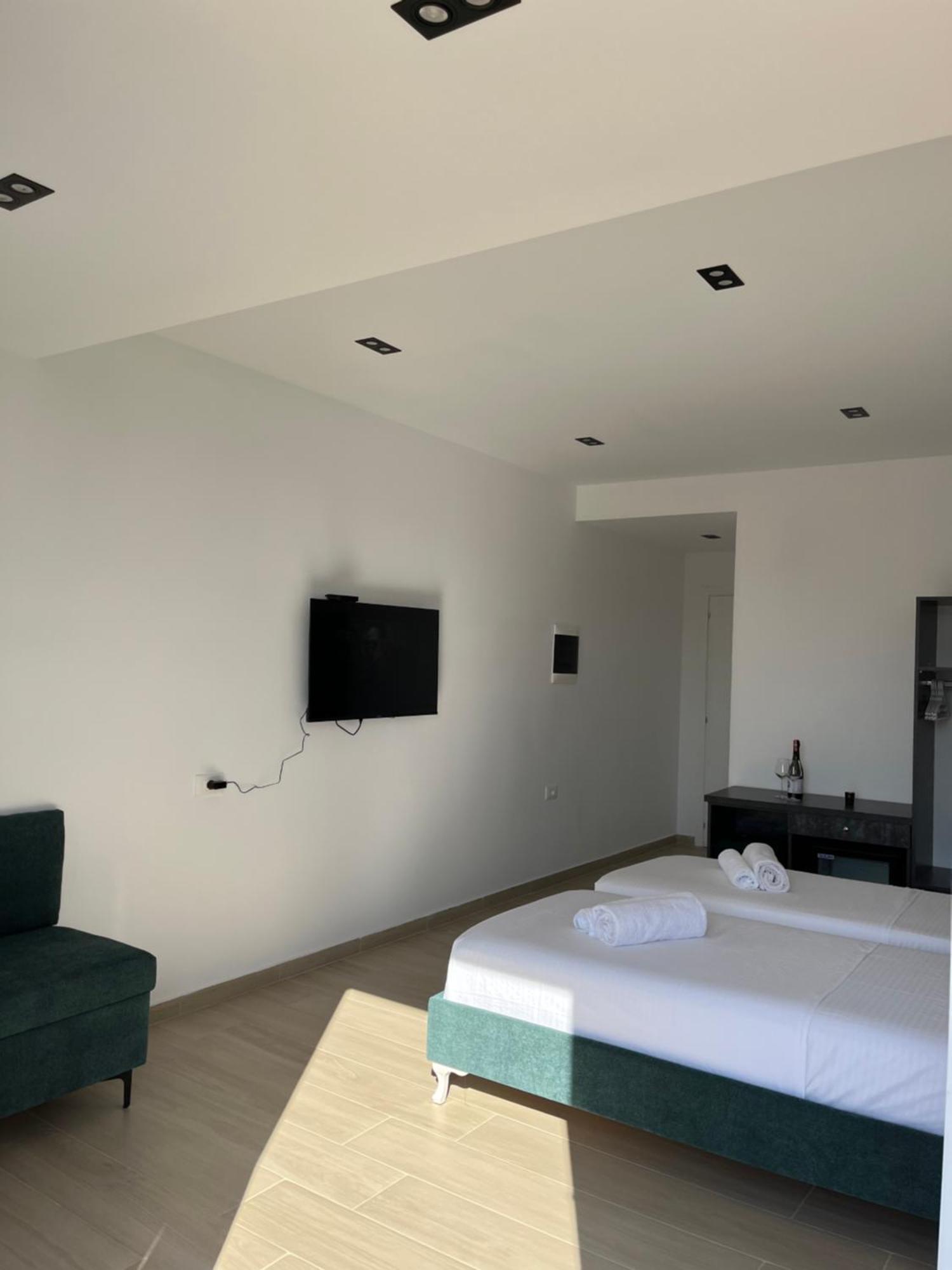 Del Mare Hotel Sarande Bagian luar foto