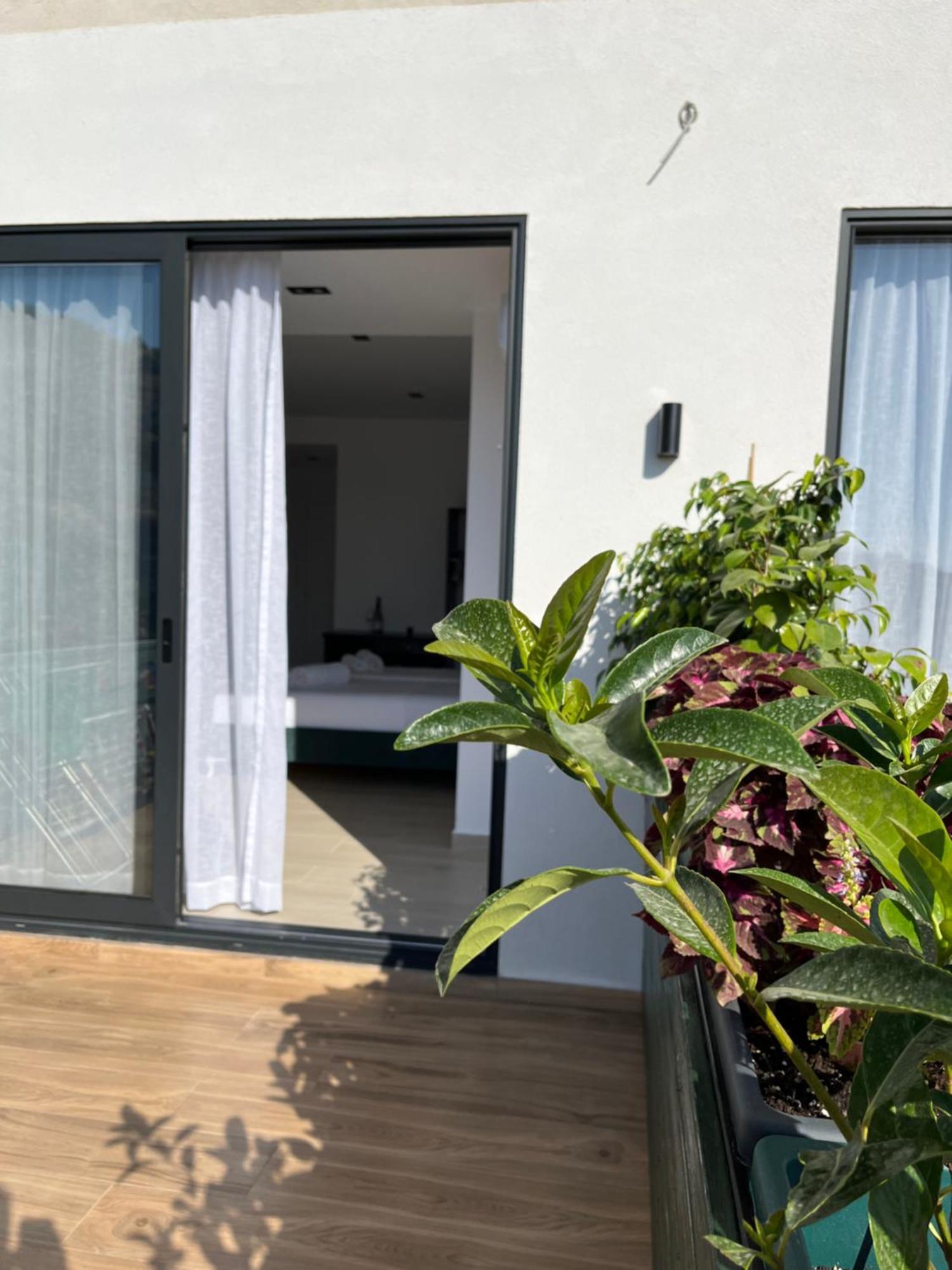 Del Mare Hotel Sarande Bagian luar foto