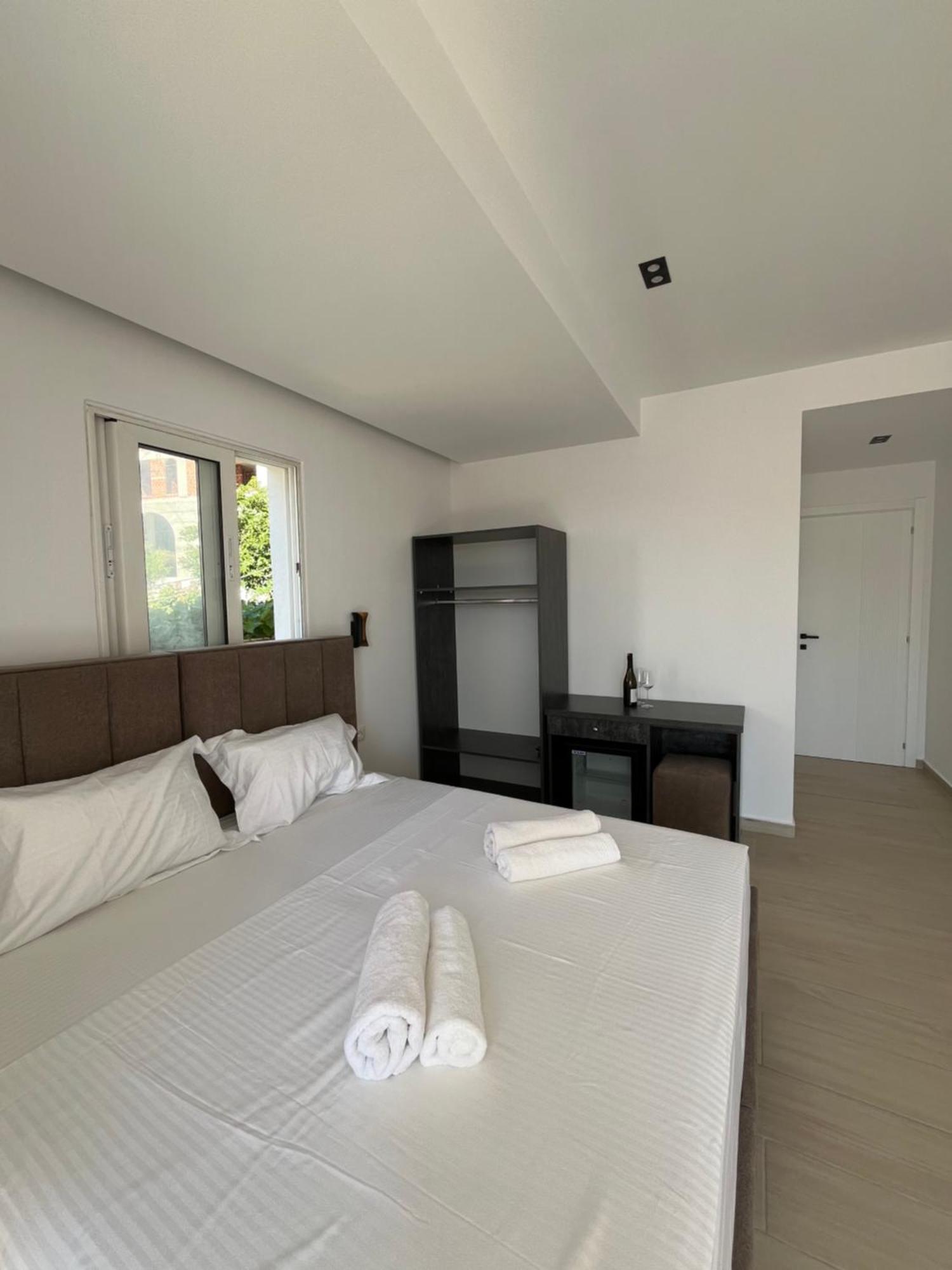 Del Mare Hotel Sarande Bagian luar foto