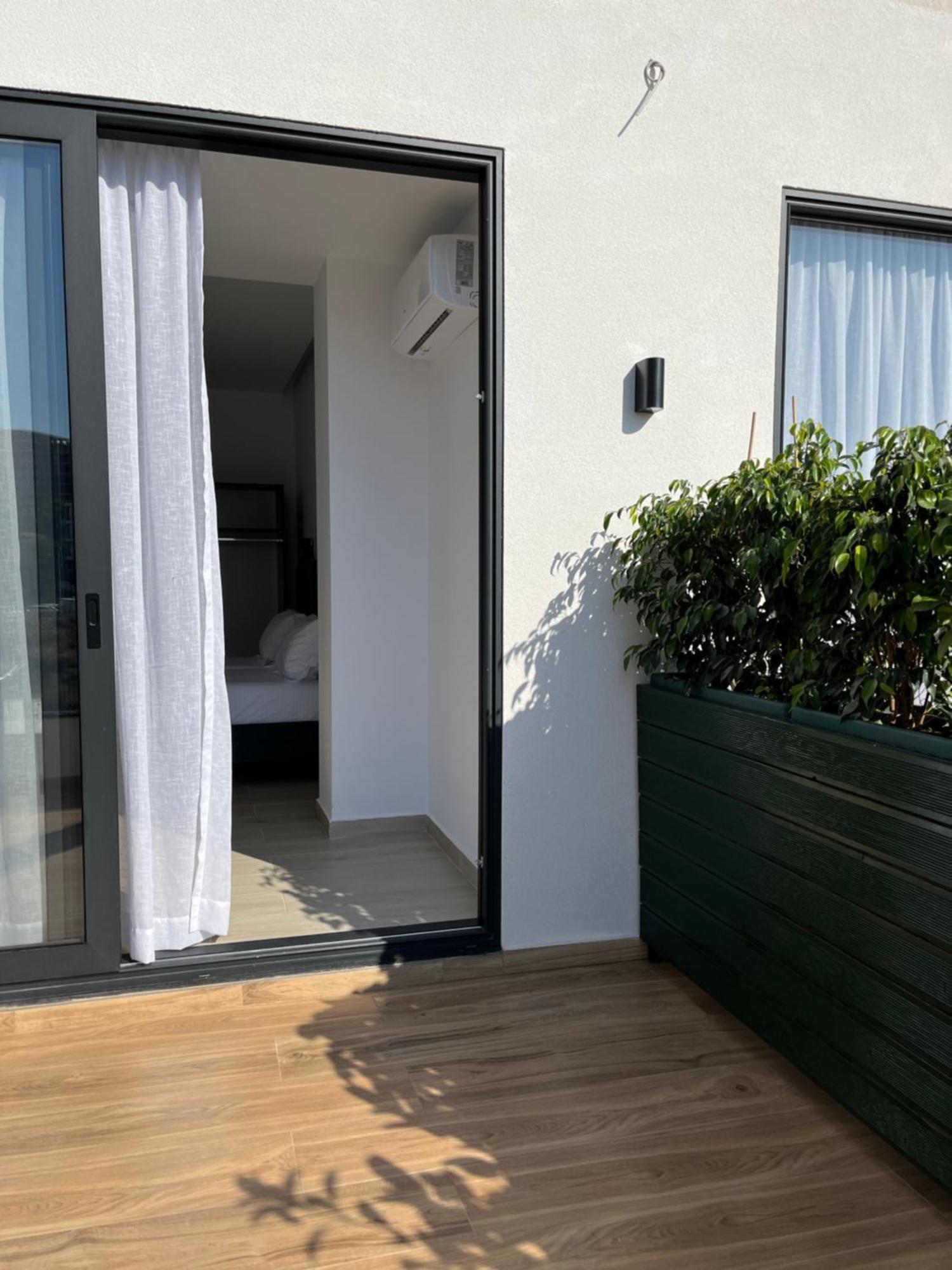 Del Mare Hotel Sarande Bagian luar foto