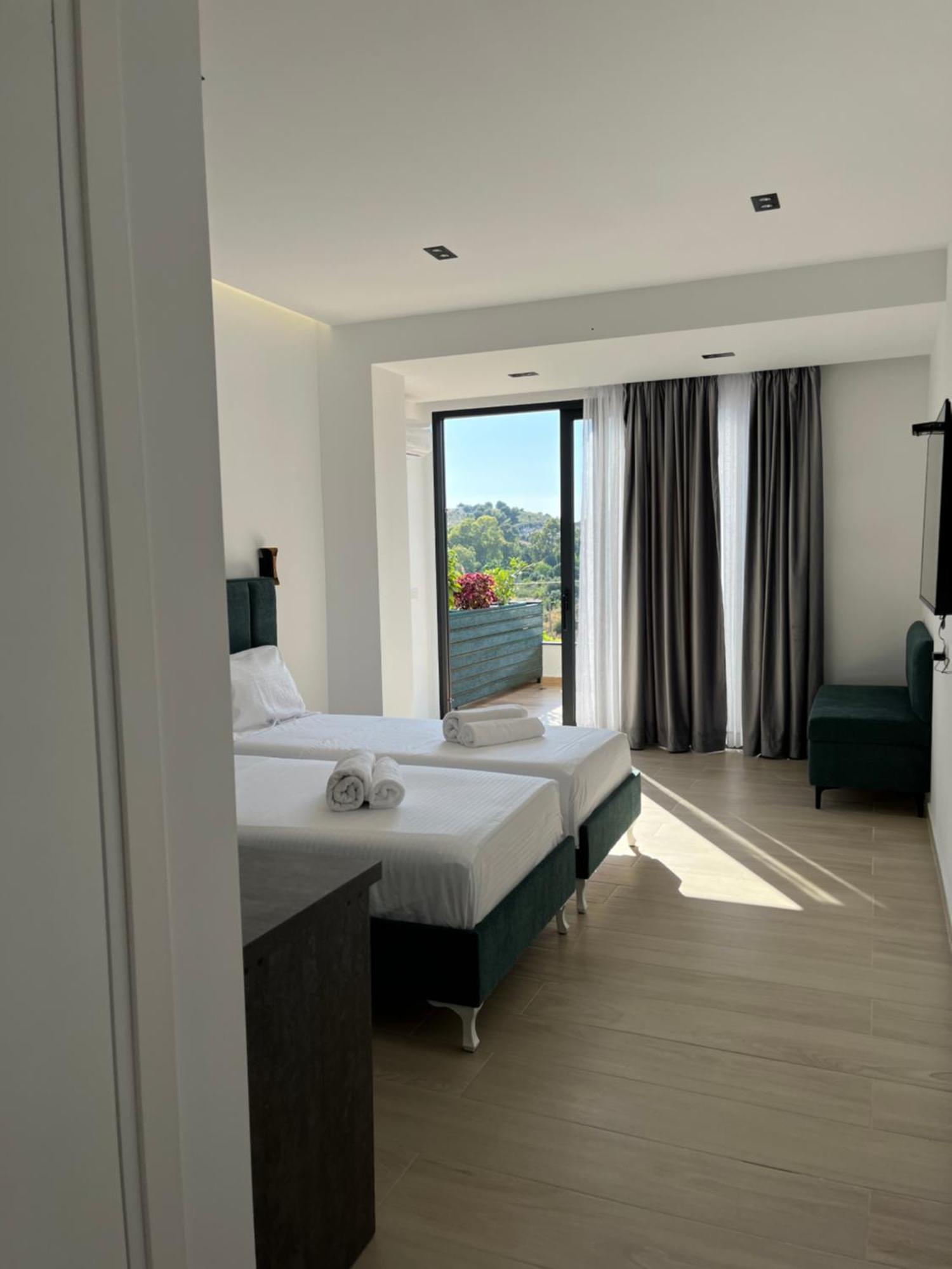 Del Mare Hotel Sarande Bagian luar foto