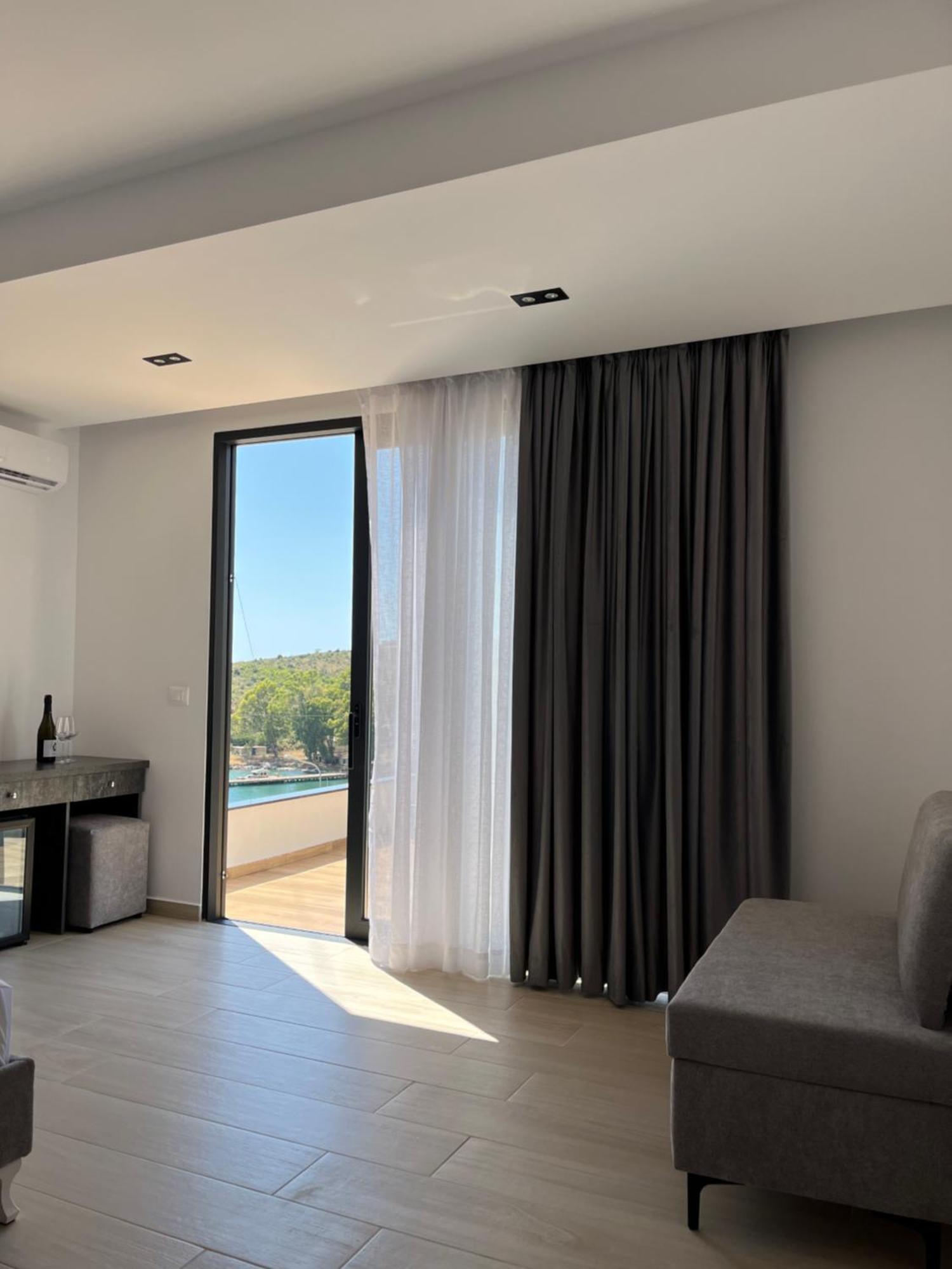 Del Mare Hotel Sarande Bagian luar foto