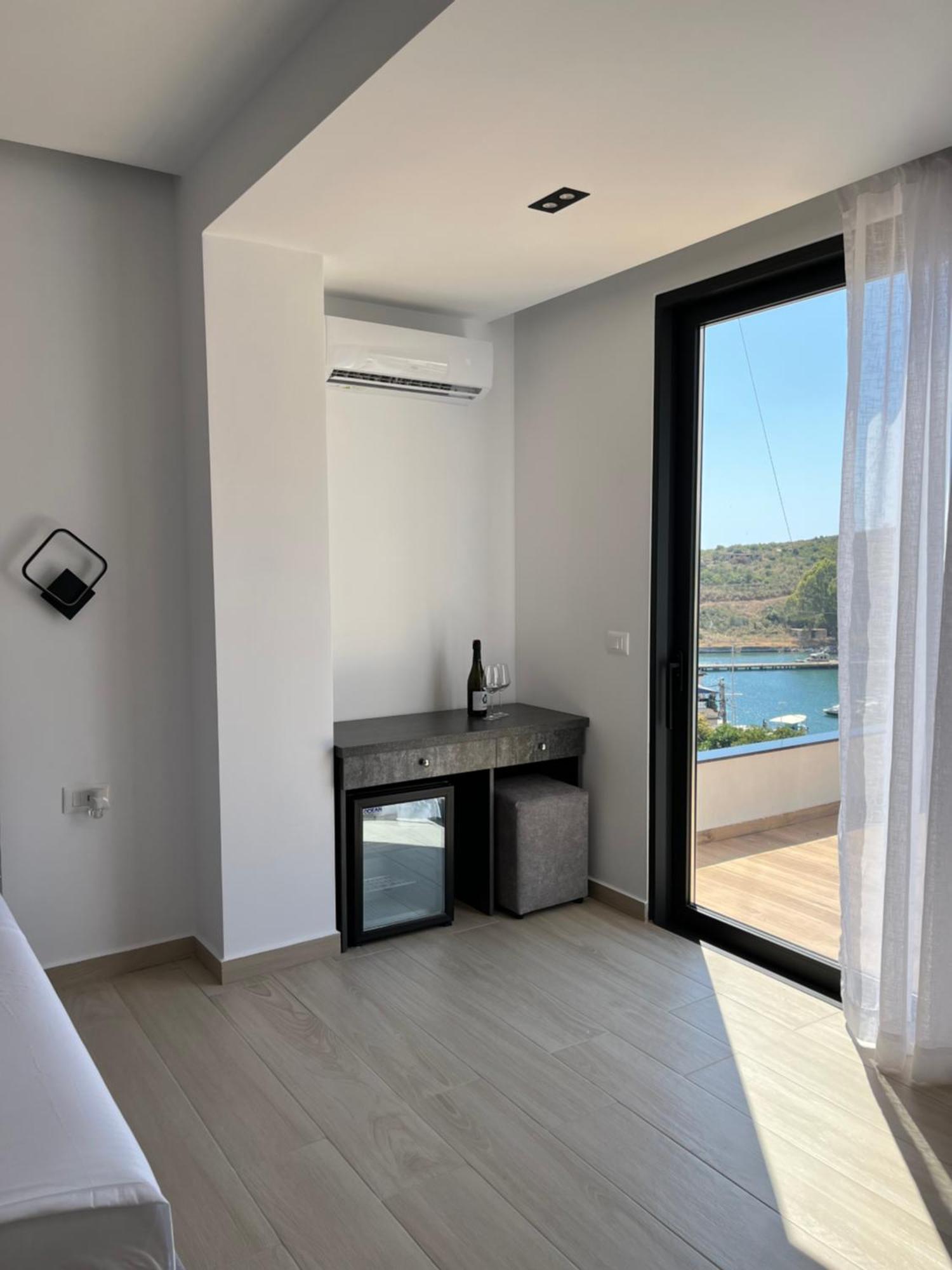 Del Mare Hotel Sarande Bagian luar foto
