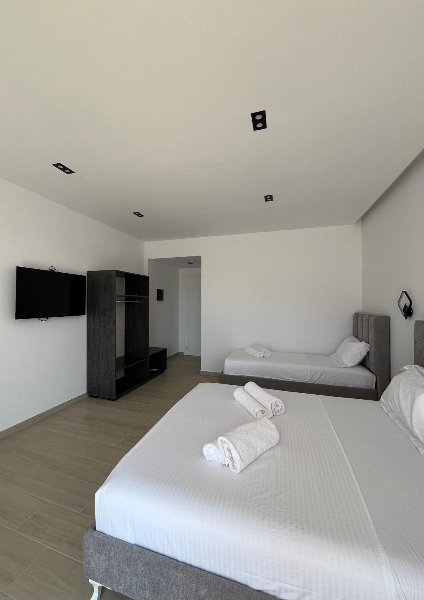 Del Mare Hotel Sarande Bagian luar foto