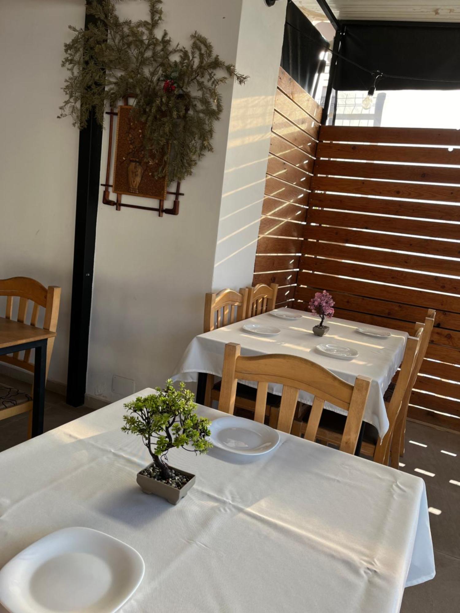 Del Mare Hotel Sarande Bagian luar foto